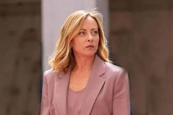 Meloni a New York con voli di linea: Palazzo Chigi annuncia vie legali contro le notizie infondate