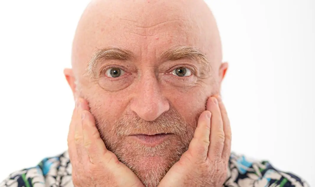 In scena a Roma IA Ignoranza Artificiale di e con Rocco Ciarmoli e Enrico Paris