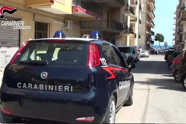 Giovane accoltellato a Catanzaro nel quartiere Lido