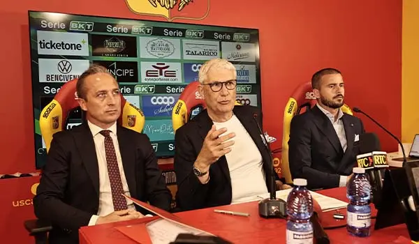 Calciomercato. Catanzaro, Noto e Polito guidano la rivoluzione tecnica: ecco i candidati in panchina