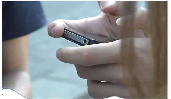 Orrore a Sulmona: ragazzina di 12 anni violentata, i video diffusi su WhatsApp