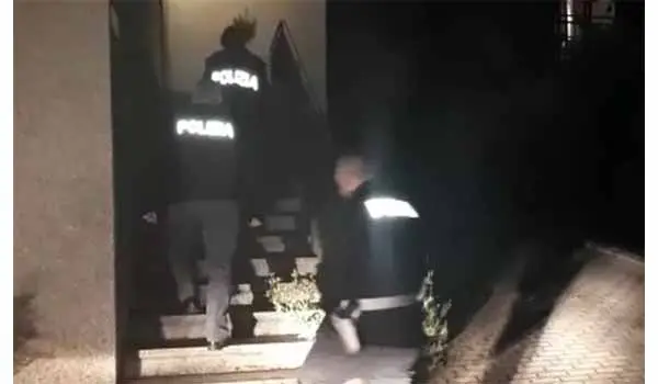 Arrestato estremista a Brescia: arruolava giovani per azioni terroristiche