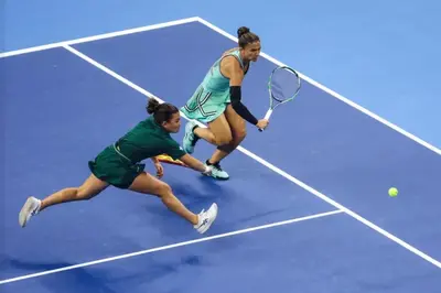 Errani e Paolini sconfitte al debutto nel doppio a Ningbo