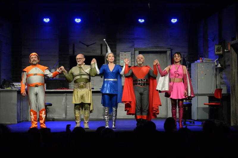 Al Teatro Golden arrivano i Supereroi per un pieno di risate. Al via il debutto di "Super" 