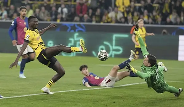 Barcellona in semifinale, il Dortmund ci prova ma non basta: Guirassy ne fa tre, ma è fuori