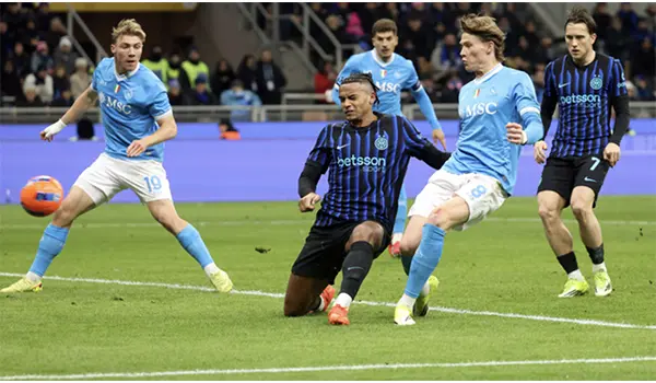 Serie A: il Napoli blocca la fuga dell’Inter, Milan ancora frenato