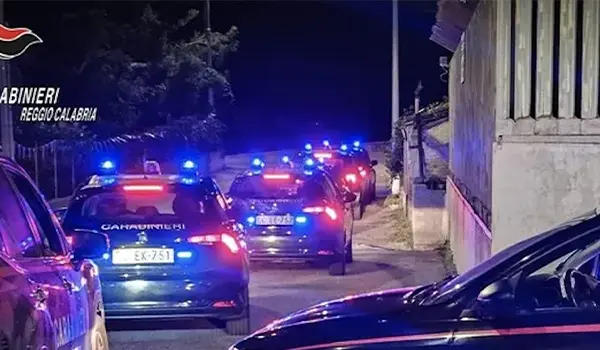 Furti d’auto e ricambi illegali: maxi blitz dei Carabinieri in Calabria, 17 arresti