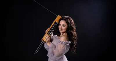Il theremin di Lina Gervasi incanta l’Alta Sartoria Dolce&Gabbana