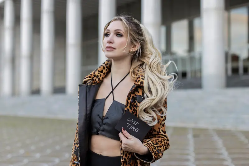 Quando l’amore sbagliato diventa un’abitudine che fa male: OARA canta la dipendenza affettiva nel nuovo singolo “Last Time"