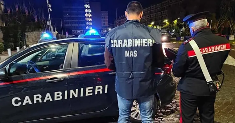 Maxi controlli dei Carabinieri: ispezioni, sequestri e una denuncia per violazioni sanitarie a Crotone