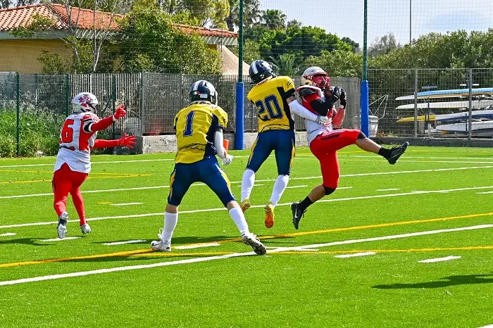 I Crusaders prevalgono anche sui Blitz e comandano il girone
