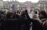 Francia nella morsa dei disordini: coprifuoco e divieti in diverse città