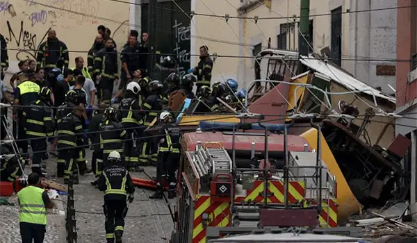 Tragedia a Lisbona: deraglia la funicolare "Gloria", 15 morti e 18 feriti. Tra loro anche un’italiana