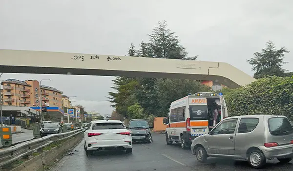 Incidente su viale De Filippis, traffico in tilt a Catanzaro nelle ore di punta