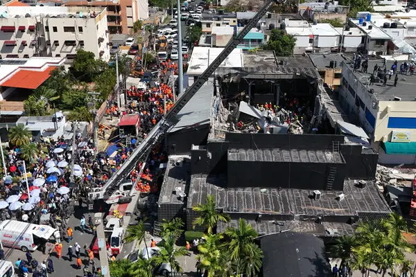 Tragedia a Santo Domingo, crolla il tetto di una discoteca: 98 morti e 150 feriti
