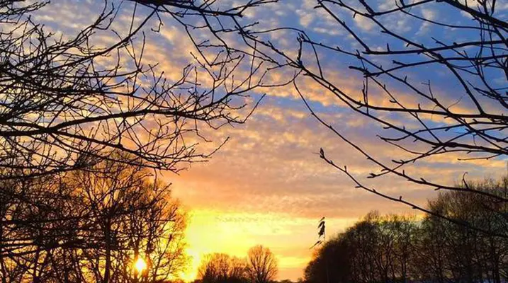 Meteo Italia: giorni miti e stabili con nebbie al Nord, ma la pioggia è pronta a tornare