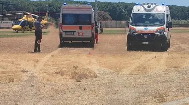 Malore in spiaggia a Soverato: attimi di paura, ragazza salvata grazie al pronto intervento dei soccorritori
