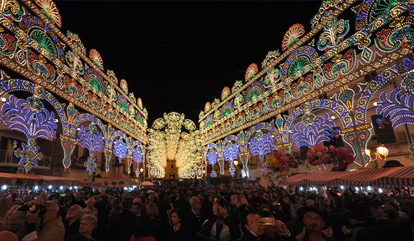 Uomo accoltellato durante la festa patronale ad Adelfia