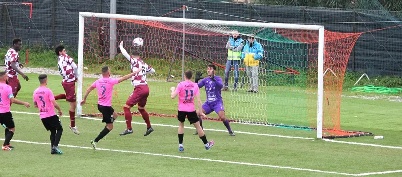 Ardore-Calcio:  L’Ardore si ferma ancora sul legno. Il Brancaleone ha meritato il pari.