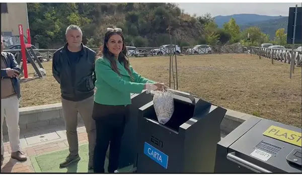 San Giovanni in Fiore, la Sindaca Succurro inaugura sette nuove isole ecologiche informatizzate: una anche a Lorica. Video